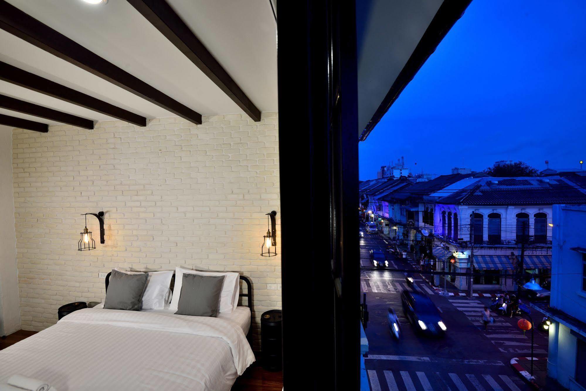 The Rommanee Classic Guesthouse Phuket Bagian luar foto